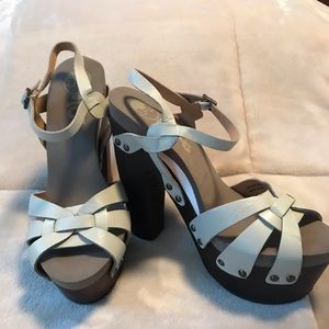 Flogg Woman Tan Leather wood Heel Platform Sandal